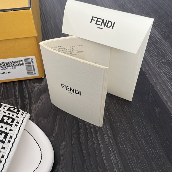 Fendi woven leather sandals - Picture 5 of 6